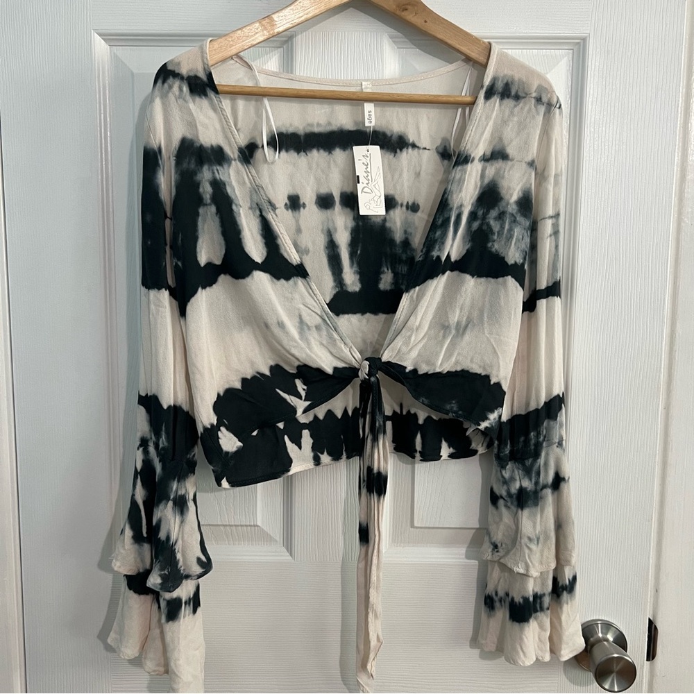 NWT Sage Tie-Dye Bell Sleeve kimono Top Coverup V Neck Size Small Boho